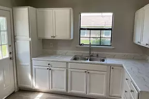 135 Huisache St, Lake Jackson, TX 77566 - Photo 5