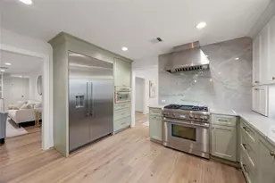 14722 River Forest Dr, Houston, TX 77079 - Photo 15