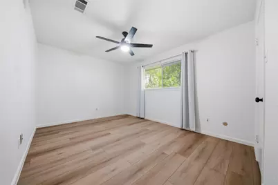 518 Rozelle Avenue, Sugar Land, TX 77498 - Photo 17
