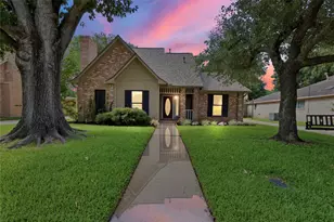 518 Rozelle Ave, Sugar Land, TX 77498 - Photo 1