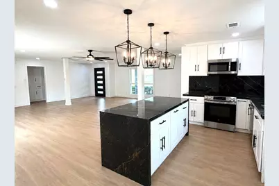 5642 Warm Springs Road, Houston, TX 77035 - Photo 15