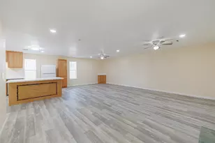 530 6th St, Sealy, TX 77474 - Photo 11