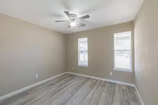 530 6th St, Sealy, TX 77474 - Photo 9