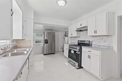 706 E Hunnicutt Street, Baytown, TX 77520 - Photo 5