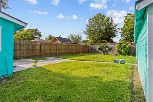 706 E Hunnicutt St, Baytown, TX 77520 - Photo 11