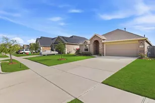 9010 Brazos Dr, Baytown, TX 77521 - Photo 3
