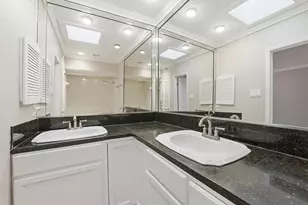 2232 S Piney Point Rd, Houston, TX 77063 - Photo 13