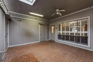 2232 S Piney Point Rd, Houston, TX 77063 - Photo 21