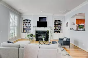 170 Oak Pl Dr, Houston, TX 77006 - Photo 9