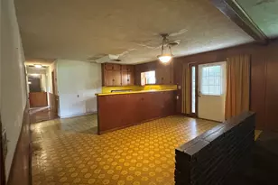 112 Raven St, Clute, TX 77531 - Photo 5