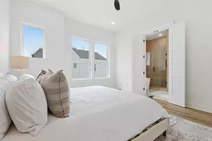 8918 Sunshine Laverne Ln, Houston, TX 77080 - Photo 23