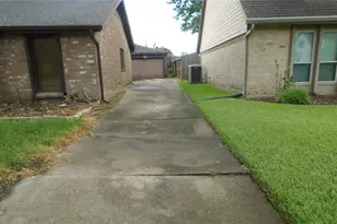 10034 Sageglow Dr, Houston, TX 77089 - Photo 3