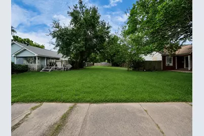 111 6th Avenue N, Texas City, TX 77590 - Photo 3