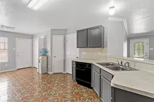 8003 Swiftwater Ln, Houston, TX 77075 - Photo 9