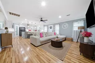 321 Reid St, Houston, TX 77022 - Photo 5