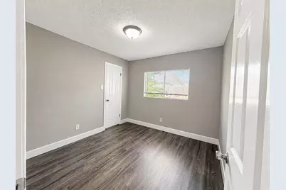 10806 Parkland Woods Drive, Sugar Land, TX 77498 - Photo 9