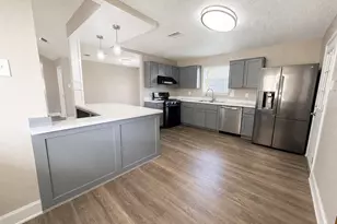 10806 Parkland Woods Dr, Sugar Land, TX 77498 - Photo 5