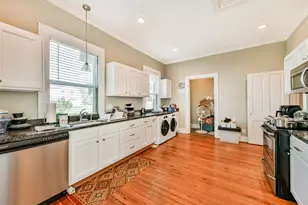 3210 Ursuline St, Galveston, TX 77550 - Photo 9