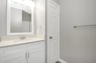 2222 Maroneal St, Houston, TX 77030 - Photo 9