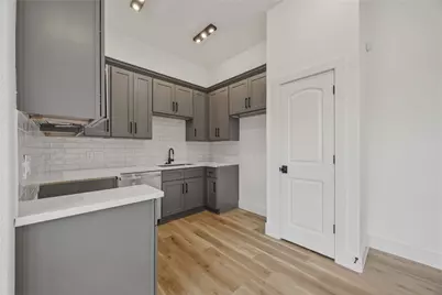 7900 Bowen Street #A-B, Houston, TX 77051 - Photo 9