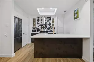 7350 Kirby Dr, Houston, TX 77030 - Photo 13