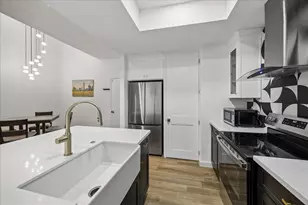 7350 Kirby Dr, Houston, TX 77030 - Photo 3