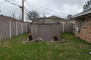 1605 Ruella Ln, Pasadena, TX 77502 - Photo 17