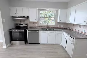 5902 Willow Glen Dr, Houston, TX 77033 - Photo 9