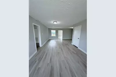 5902 Willow Glen Drive, Houston, TX 77033 - Photo 17