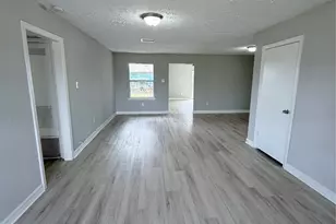 5902 Willow Glen Dr, Houston, TX 77033 - Photo 17