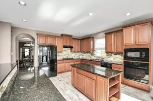 9511 Emerald Lakes Dr, Rosharon, TX 77583 - Photo 13