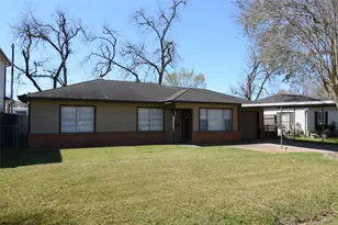 2215 Silverbonnet St, Houston, TX 77055 - Photo 1
