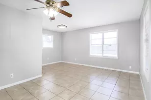 2215 Silverbonnet St, Houston, TX 77055 - Photo 7