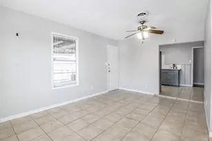 2215 Silverbonnet St, Houston, TX 77055 - Photo 9