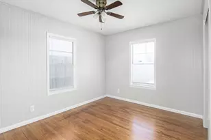 2215 Silverbonnet St, Houston, TX 77055 - Photo 9