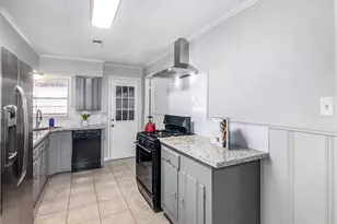 2215 Silverbonnet St, Houston, TX 77055 - Photo 5