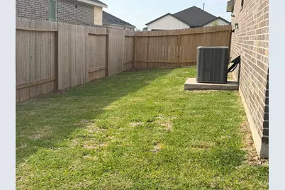 407 Robin Street, Angleton, TX 77515 - Photo 7