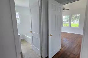 1003 Merchant St, El Campo, TX 77437 - Photo 9