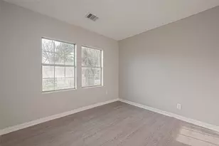 8304 Darien St, Houston, TX 77028 - Photo 9