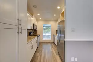 9809 Richmond Ave, Houston, TX 77042 - Photo 7