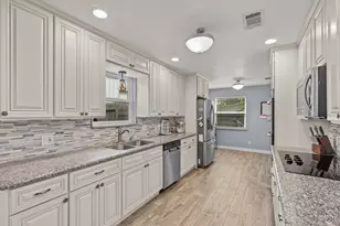 7010 Bluebird Ln, Alvin, TX 77511 - Photo 15