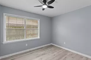 2131 Counter Point Dr, Houston, TX 77055 - Photo 17