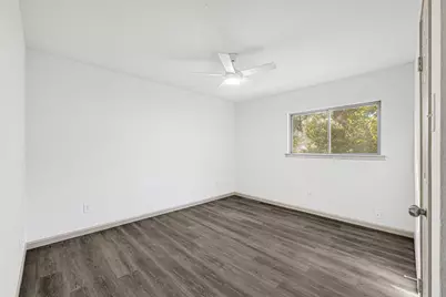 7 S Cypress Pine Drive, The Woodlands, TX 77381 - Photo 17