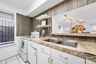 10555 Turtlewood Ct, Houston, TX 77072 - Photo 7