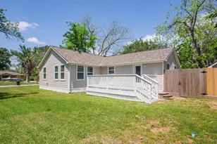 401 Oaklawn St, League City, TX 77573 - Photo 3