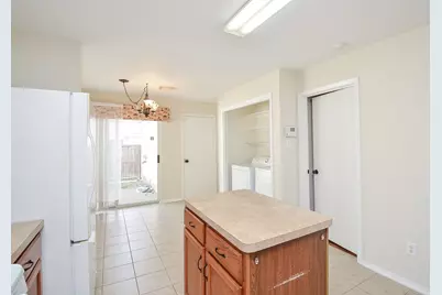 6138 Settlers Lake Circle E, Katy, TX 77449 - Photo 9