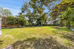 130 Airway Dr, Houston, TX 77037 - Photo 27