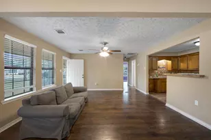 130 Airway Dr, Houston, TX 77037 - Photo 11