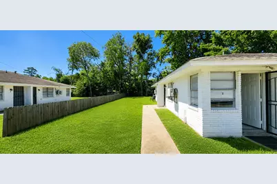 7818 Oak Knoll Lane Lane #A, Houston, TX 77028 - Photo 17