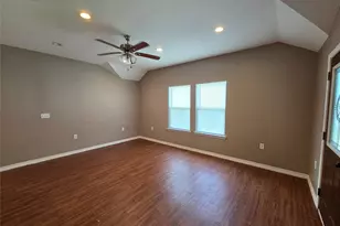 438 Spence Ln, Crosby, TX 77532 - Photo 5